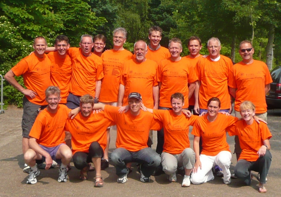 Groepsfoto na de Mit'n Kanderrun te Zuidhorn '08